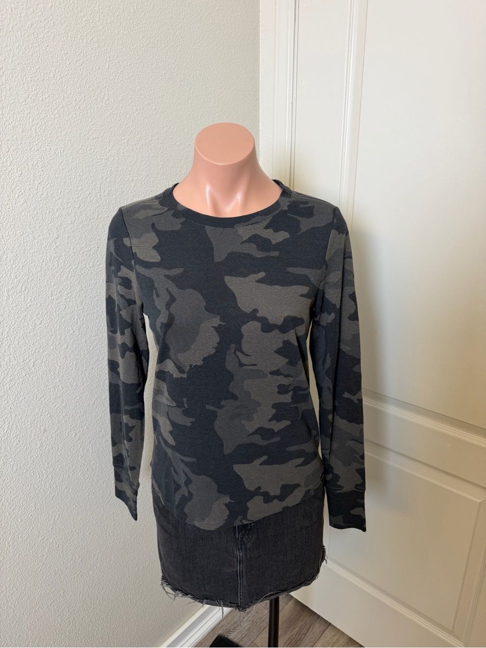 Prana Women's Long Sleeve Camo Tee - Black & Gray Sz XS